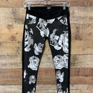 Hudson Collin Vice Versa Skinny Jeans .